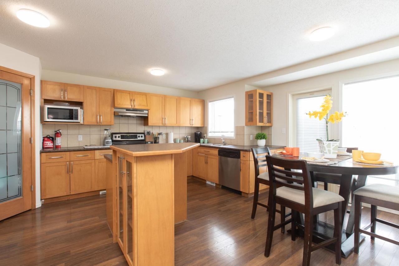 Elegant 6 Bedroom House Near U Of Manitoba Winnipeg Exteriör bild